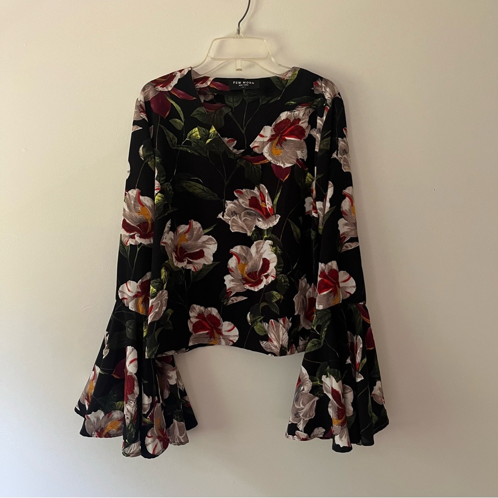 Few Moda Long Bell Sleeve Floral Blouse L